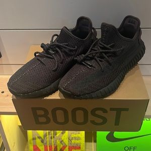 Yeezy 350 v2 10.5 black black black